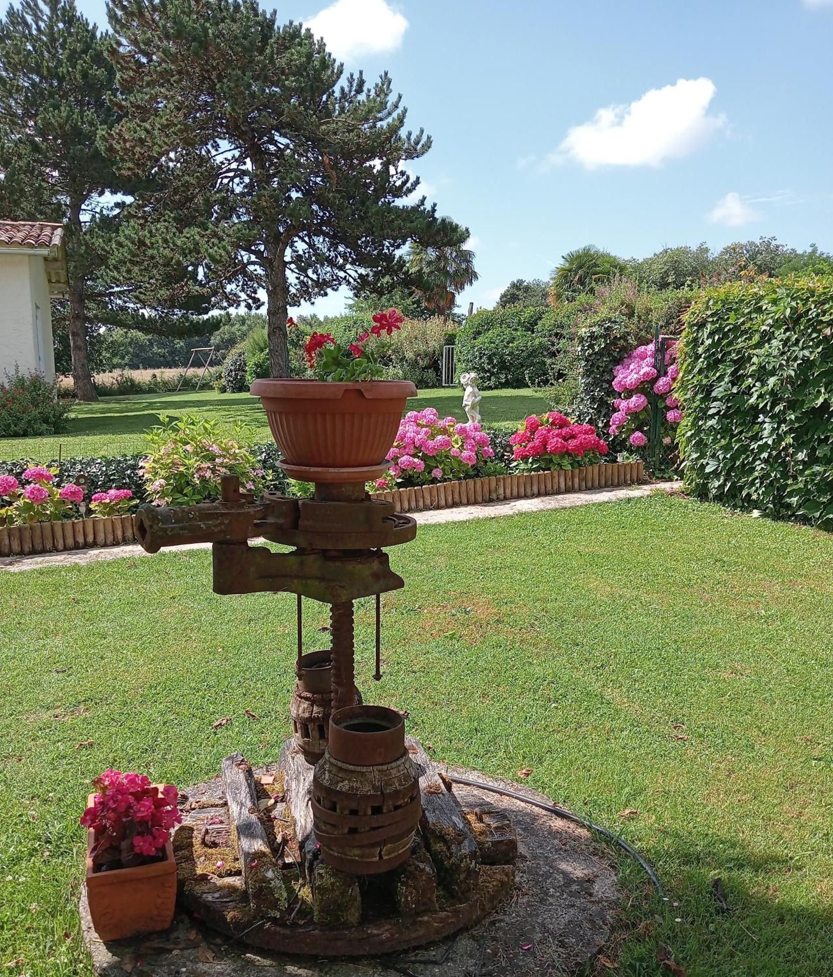 Gites Chez Belliveau Meursac ภายนอก รูปภาพ